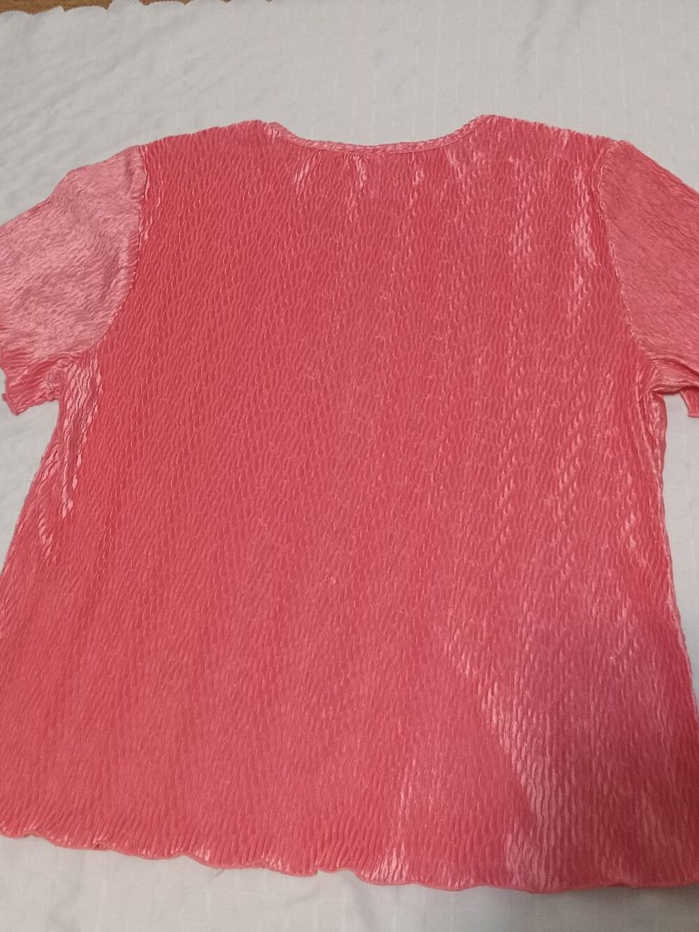 Beautifully preserved vintage peach crepe T-shirt-style top with a round neckl